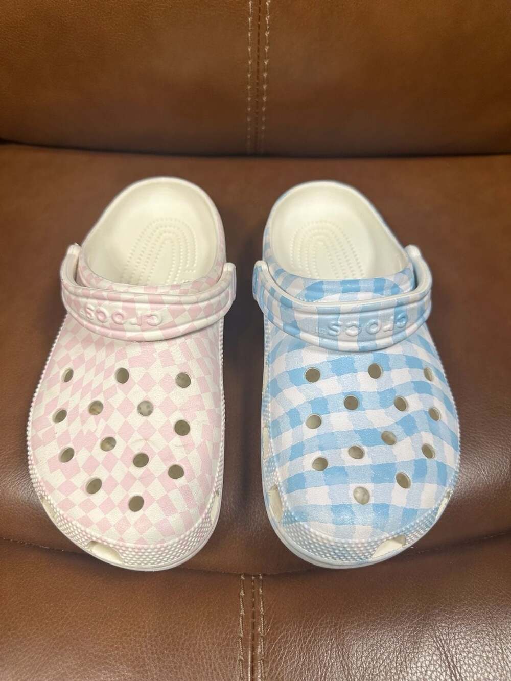 Crocs Clog Shoes Mismatched Blue and Pink White Checkered Size Men's 6 Women's 8